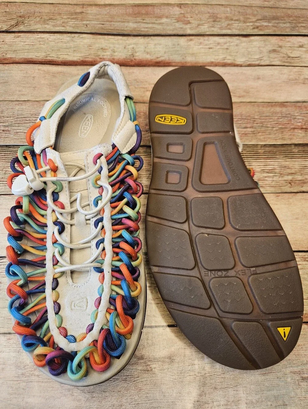 KEEN Uneek Sandals in Original Tie Dye/Birch. Size 9